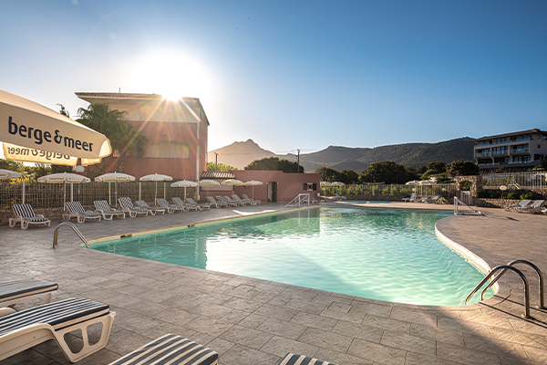 Korsika, Hotelansicht, Pool
